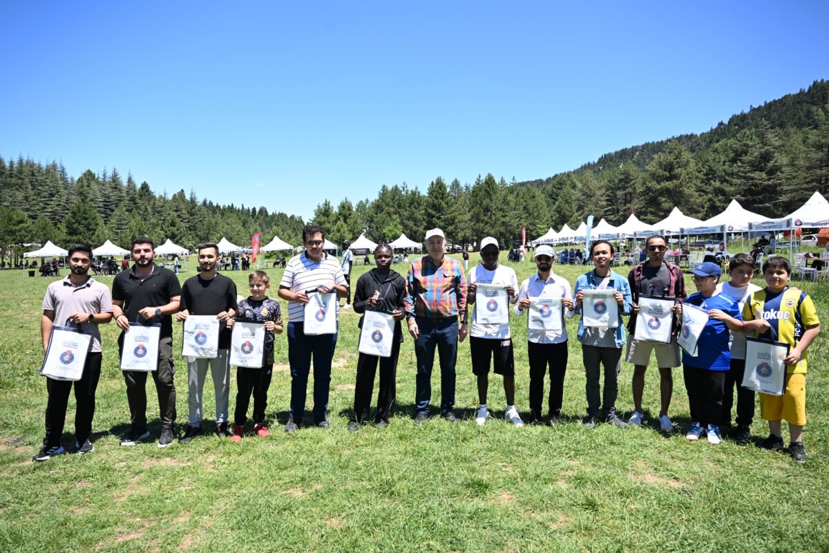 Başkonuş Yaylası’nda Geleneksel Yarışmalarla Dolu Şenlik Coşkusu