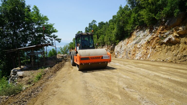 Andırın’da 10 Mahallenin Daha Ulaşım Konforu Büyükşehir’le Artıyor