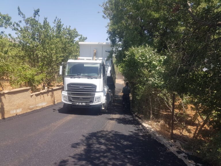 Dulkadiroğlu Belediyesi’nden Ayaklıcaoluk’ta Asfalt Çalışması