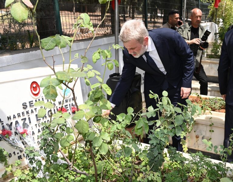 15 Temmuz Şehidi Niyazi Ergüven Kabri Başında Dualarla Anıldı