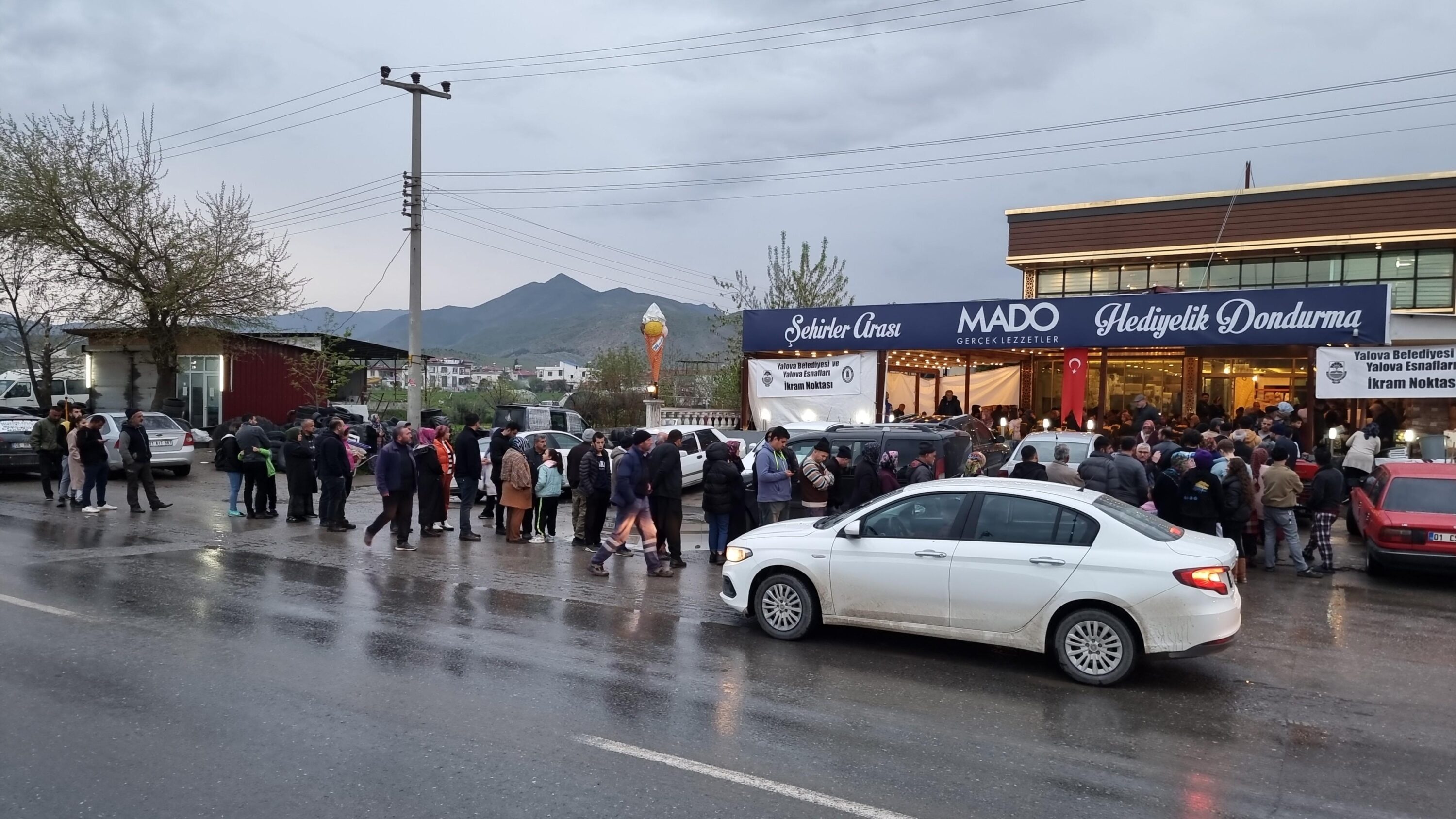 Depremin Ortasında Kapanmayan Kapı: Türkoğlu Mado