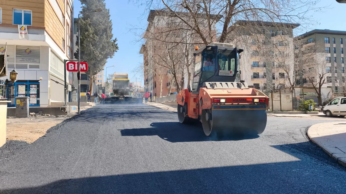 Büyükşehir, Yol Yenilemelerini Hummalı Bir Şekilde Sürdürüyor