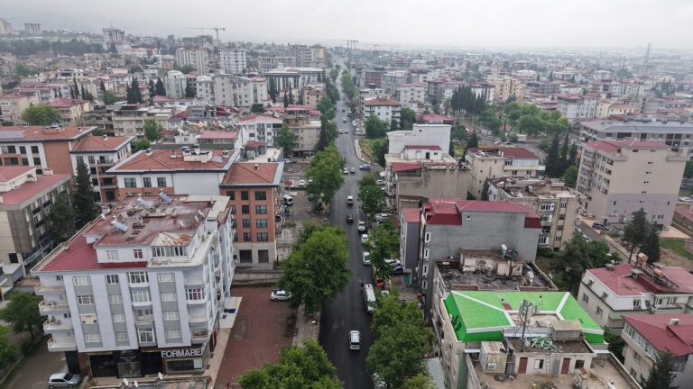 Büyükşehir, Cahit Zarifoğlu Caddesi’nin Asfaltını Baştan Uca Yeniledi