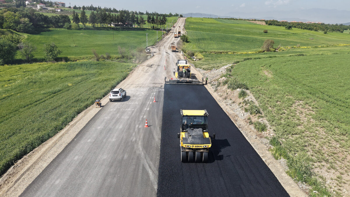 Elmalar – Çokyaşar Yolu Sıcak Asfalt ile Kaplanıyor