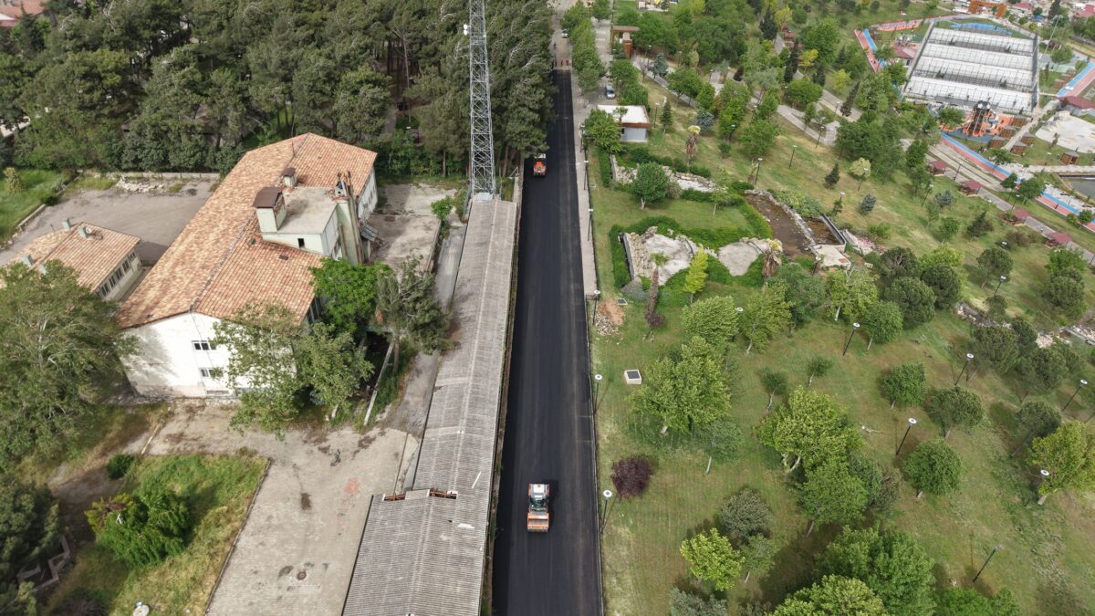 Büyükşehir, Hacı Bayram Veli Mahallesi’nde 31015. Sokak’ı Sıcak Asfaltla Buluşturuyor