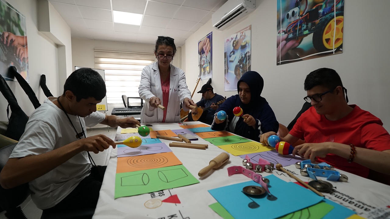 Büyükşehir’in Engelsiz Yaşam Merkezi, Özel Bireylerin Hayatına Değer Katıyor