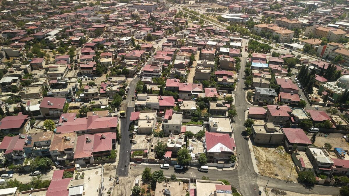 Büyükşehir, Dulkadiroğlu Yavuz Selim Mahallesi’nde Asfalt Mesaini Durmaksızın Sürdürüyor