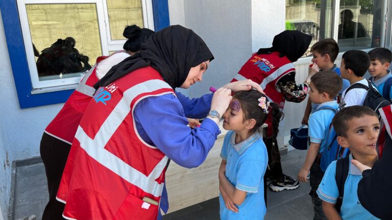 Büyükşehir’in Gençlik Meclisi Çocukların Neşesine Neşe Kattı