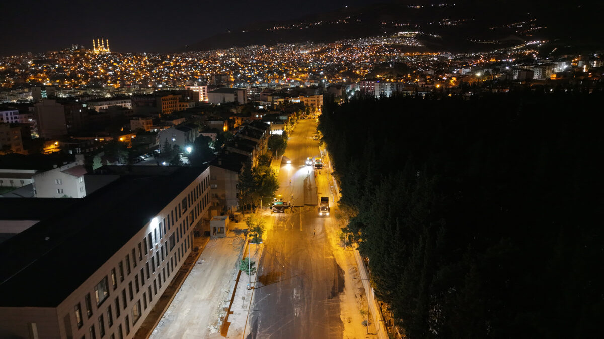 Büyükşehir’den Girne Caddesi’nde Gece Asfalt Mesaisi