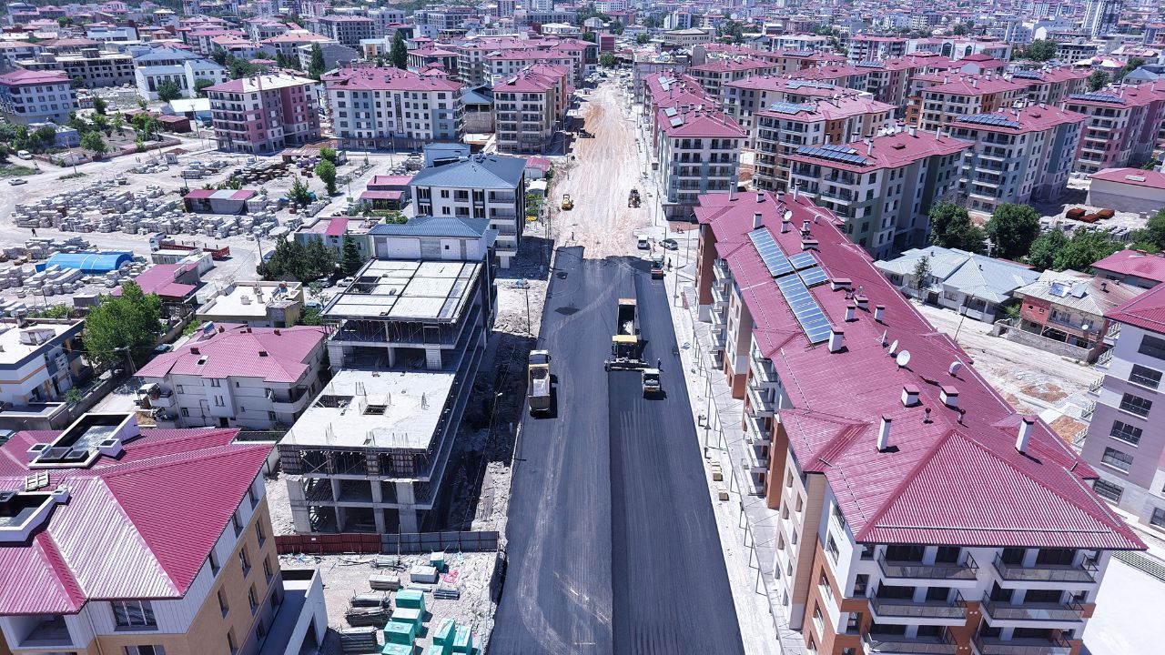 Büyükşehir, Elbistan Hacı Esat Efendi Caddesi’nde Kapsamlı Dönüşümü Başlattı