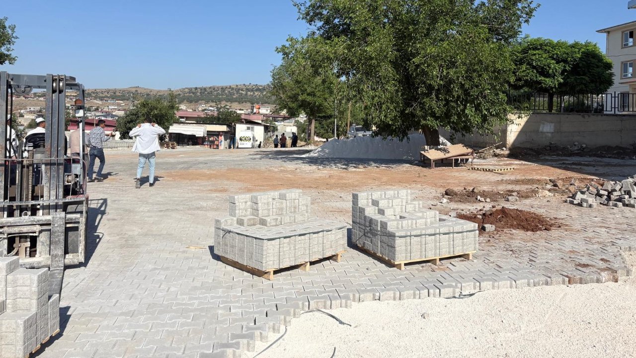Büyükşehir’den Pazarcık Ufacıklı’ya 6 Bin Metrekarelik Kilit Parke