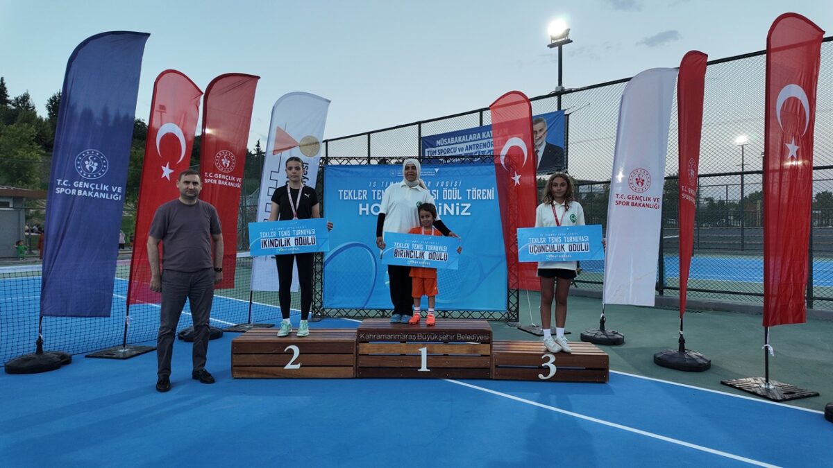 15 Temmuz Spor Vadisi’nde Ödüllü Tenis Turnuvasında Şampiyonlar Belli Oldu