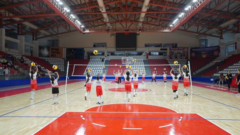 Büyükşehir’den Kadın Voleyboluna Güçlü Altyapı Desteği