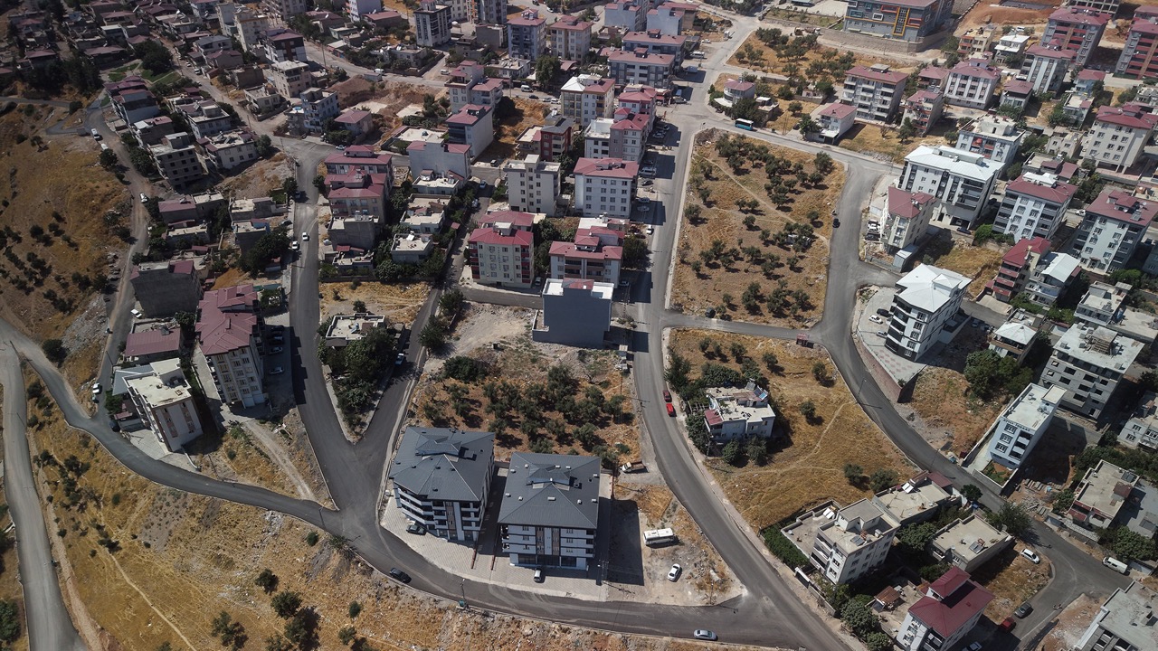 Dulkadiroğlu Aslanbey’de Sıcak Asfalt Çalışmalarında Son Dokunuşlar
