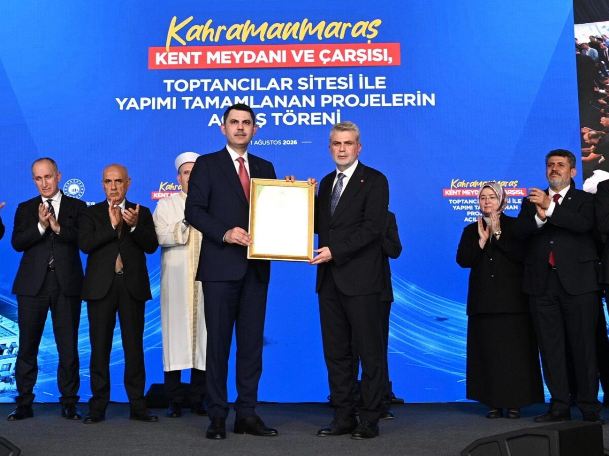 Bakan Kurum, İlk “Yeşil Ruhsat”ı Başkan Görgel’e Takdim Etti