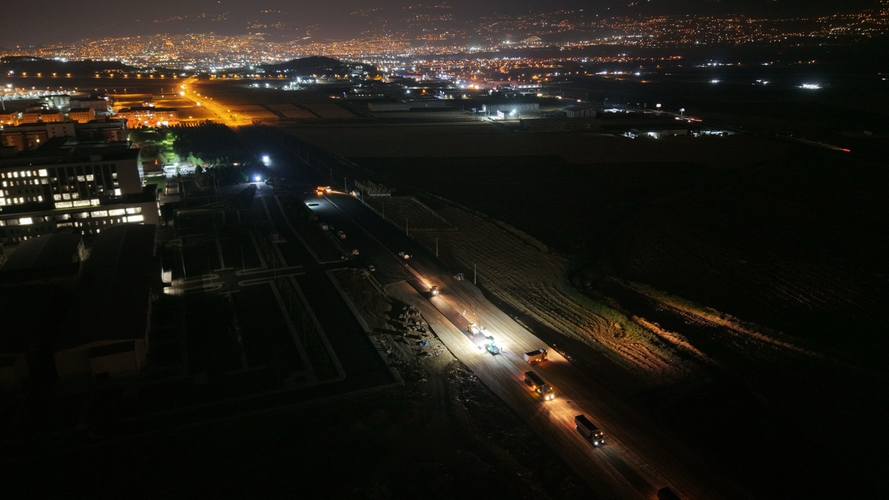 Büyükşehir, Hastane Yollarındaki Dönüşümünü Gece Gündüz Sürdürüyor