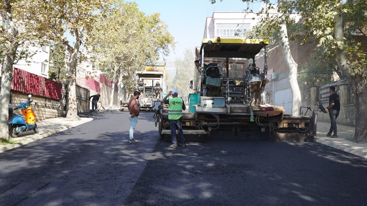 Büyükşehir, Gazi Mustafa Kuşçu Caddesi’ni Asfaltlıyor