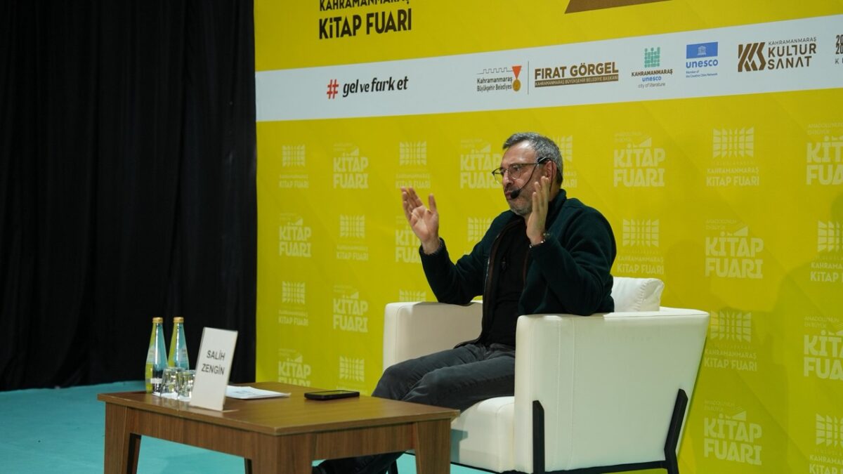 Büyükşehir’in Kitap Fuarında Salih Zengin’den Çocuklara Kitap Sevgisi Üzerine Söyleşi